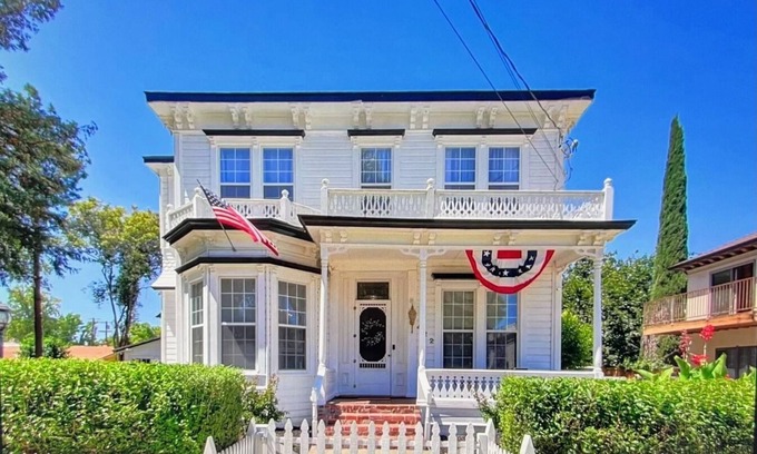 Yuba City Casa | Historic Mansion near downtown