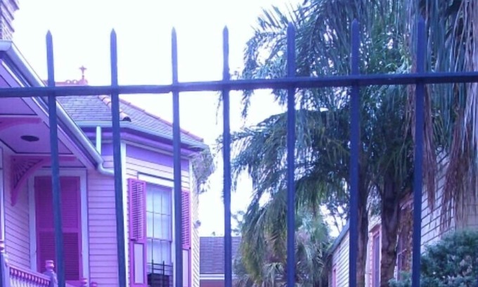 Faubourg Marigny Cama Y Desayuno | Historic Marigny lofted residence, open floor plan, near Frenchman & Bourbon St.