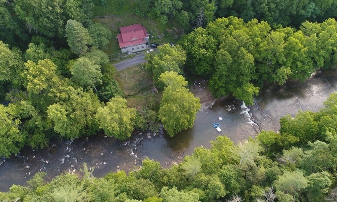 Glasgow Cabaña | HISTORIC MILL KEEPER'S HOUSE, FRONTING ALONG BUFFALO CREEK, ROCKBRIDGE CO. , VA