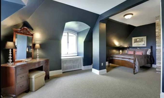 Whittier Apartamento | Historic Minneapolis Mansion- 3rd floor apartment