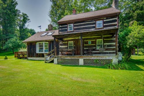 Drifting Casa | Historic Morrisdale Area Cabin with Deck and Fireplace