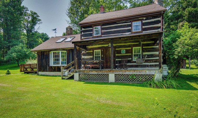 Drifting Cabina | Historic Morrisdale Area Cabin w/ Deck & Fireplace
