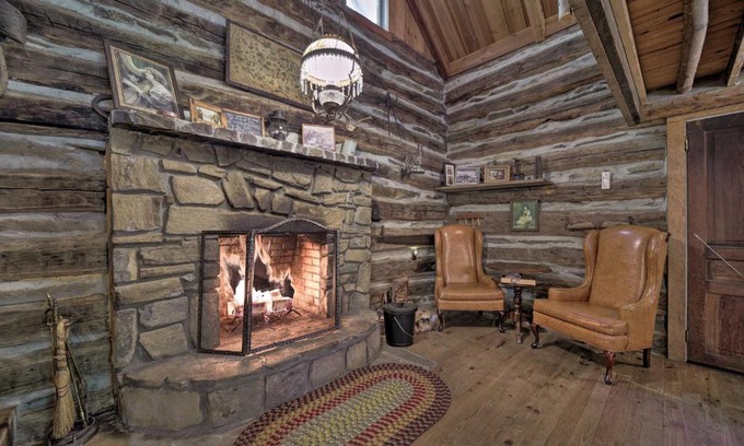 Bryson City Casa | Historic Mountain Cabin Grill and Hiking Trail!