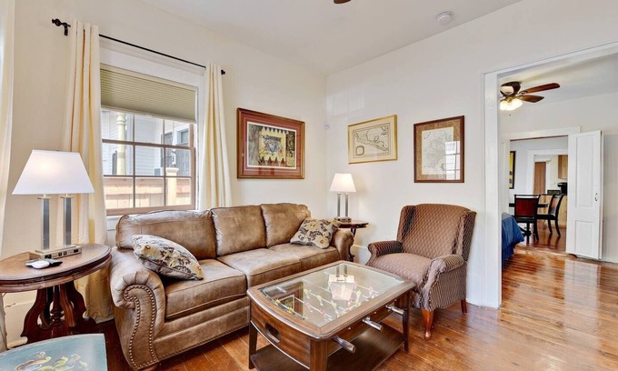 Faubourg Lafayette Cabaña | Historic New Orleans Cottage