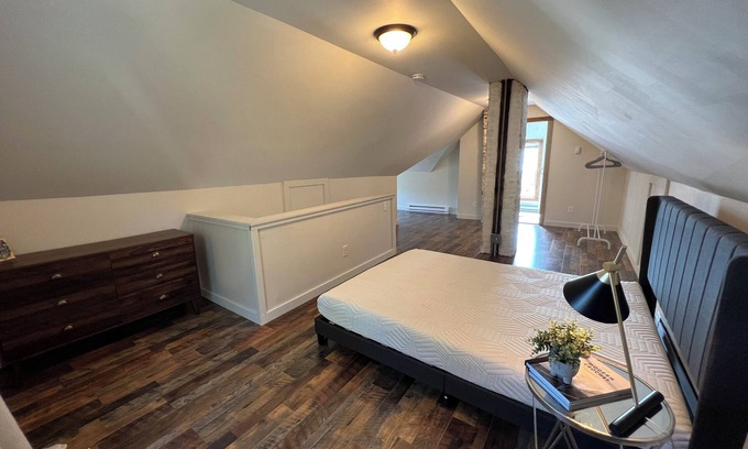 South Berwick Casa | Historic Newly Renovated 3-bedroom Townhome with WiFi, AC Downtown South Berwick