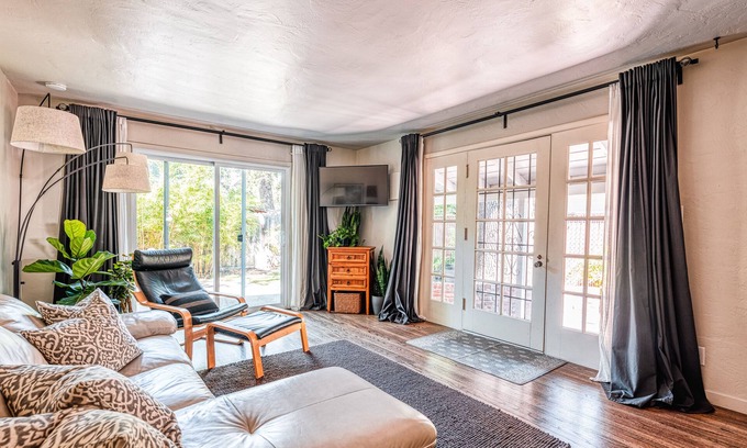 West Sacramento Apartamento | Historic Oaks Hideaway-Great Location w/ Yard