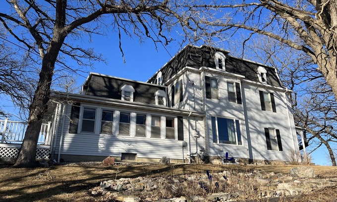 Clear Lake Casa | Historic Oaks House Restored w/10 BRs, 4.5 Baths Sitting on 2 Acres of Oak Trees