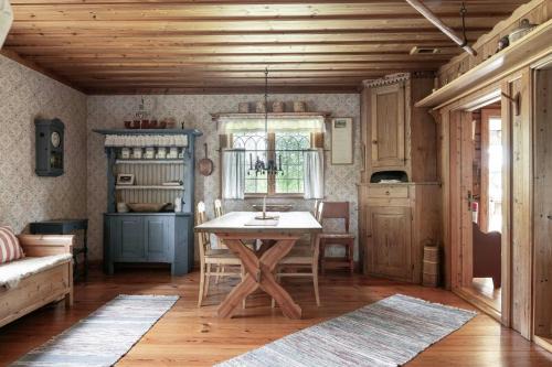 Leksand Municipality Casa | Historic Off-Grid Farm Cottage By Rombo Trail
