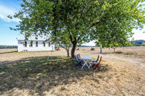 Coupeville Casa | Historic Officer's Farmhouse at OLF