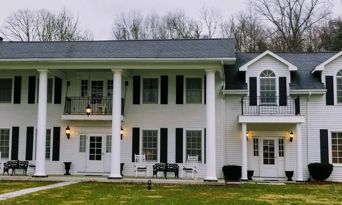 Long Bottom Casa | Historic Ohio River House