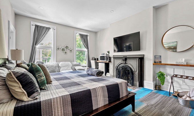 Downtown Halifax Apartamento | Historic Old South District Governors Suite