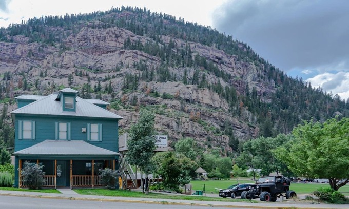 Ouray Condominio | Historic Ouray Hot Springs Condos "Main Level"