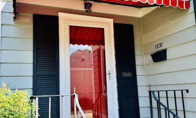 Parkside Cabaña | Historic Parkside Cottage in Savannah