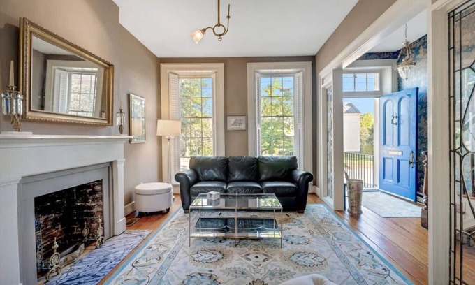 Petersburg Casa | Historic Petersburg Row Home