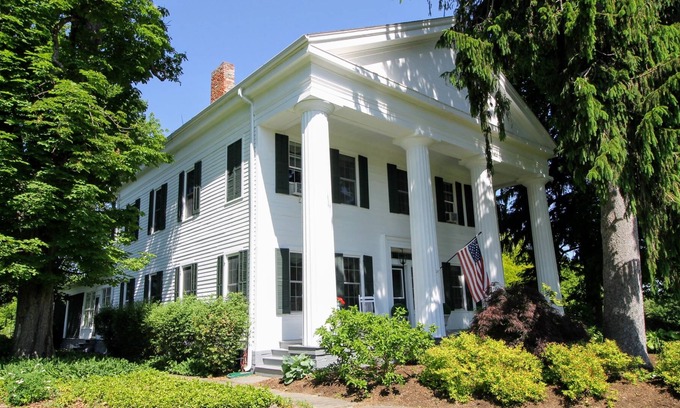 Trumansburg Casa | Historic "Pillar" Estate. Minutes from Taughannock Falls-Lake Cayuga-Wine Trail