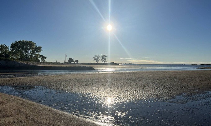 West Haven Apartamento | Historic Prospect Beach House - 1 minute walk to Beach