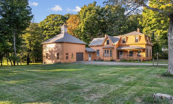 Mid-Coast and Islands Casa | Historic Pumpkin House located in West Harpswell