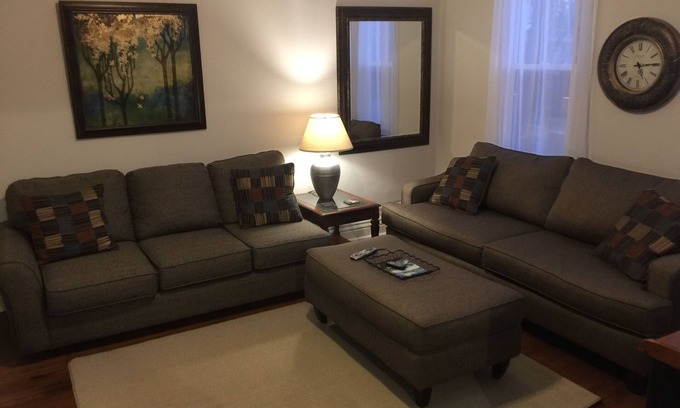 Port Huron Apartamento | Histórico Queen Anne casa en el corazón de Port Huron