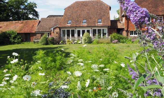 Pulborough Casa | Historic remodelled stable barn near nature conservation