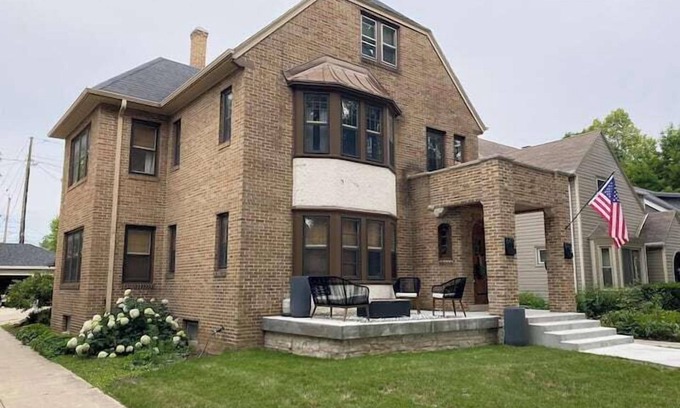 Wauwatosa Apartamento | Historic Renovated 3Br in Wonderful Neighborhood