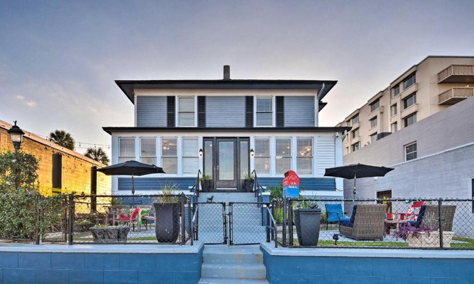 South Beach Street Historic District Casa | Historic Renovated Home Less Than 2 Mi to Beach and Pier!