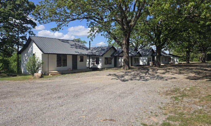 Cookson Cabina | Historic Retreat Near Lake Tenkiller - Escape to Cookson Resorts Cabin #4