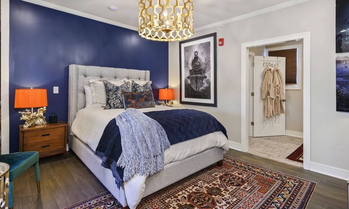 Parkville Apartamento | ✰Historic Retreat✰ on Charming Main Street