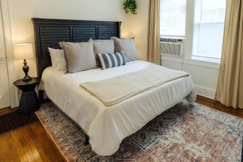 Midtown Casa | Historic Revival King Bed Midtown Memphis 66 Fast WiFi Free Parking Yes Pets