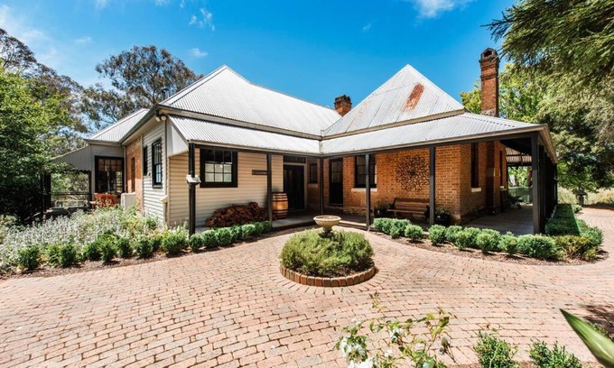 Cullenbone Casa | Historic Riverfront Residence Farmstay