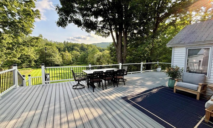 Bridgewater Otro | Historic Riverfront House: 5 Bedrooms 3.5 Baths on 5 Acres