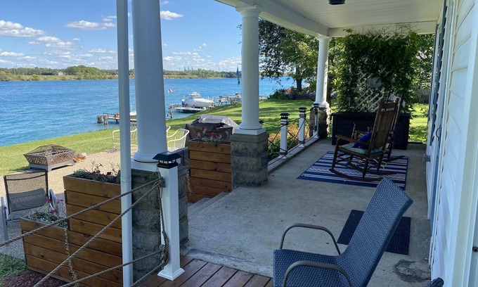 Casco Casa | Casa histórica frente al río con una vista increíble