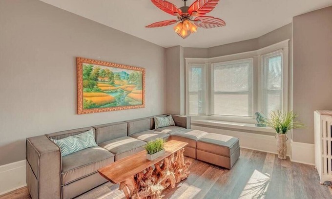 Harrisburg - Hershey Apartamento | Historic Riverfront Tropical Gem w/ River Views