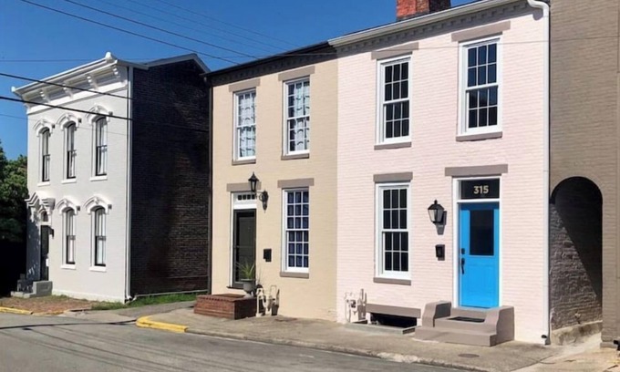 Madison Casa | Historic Row House in the heart of downtown Madison