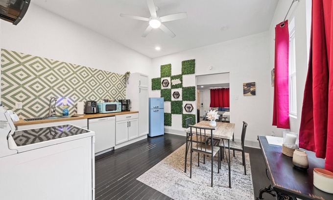 Alta Vista Apartamento | Historic SA Apt l 30+ Day Stay Central & Airport