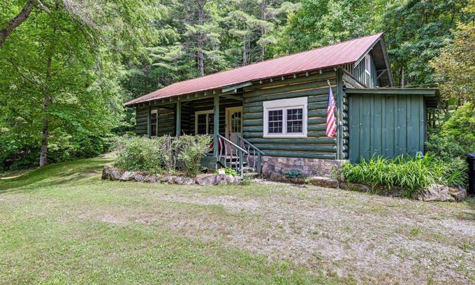 Sapphire Casa | Historic Sapphire Cabin with Porch, Updated Interior