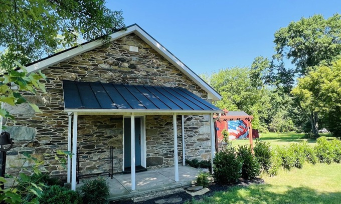 Millville Cabaña | Historic Schoolhouse on Winery Row
