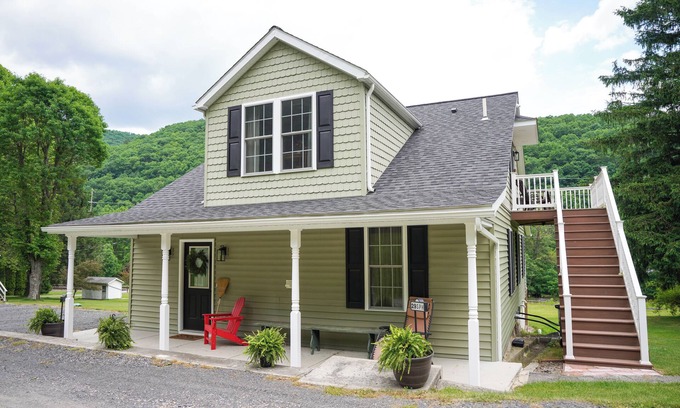 Brockton Apartamento | Historic Sears & Roebuck River Home (Penthouse) The Village at Houser's Crossing