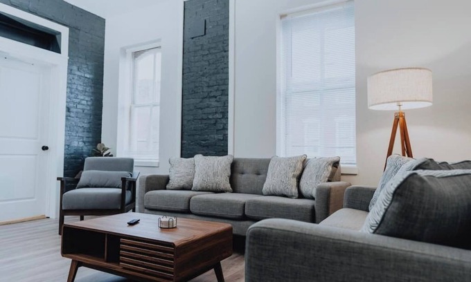 Soulard Apartamento | Historic Soulard 2BR Apt with Fenced Patio, Washer/Dryer & Free Parking