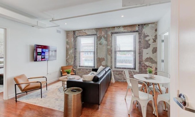South Main Historic District Apartamento | Historic South Main Gem with Modern updates