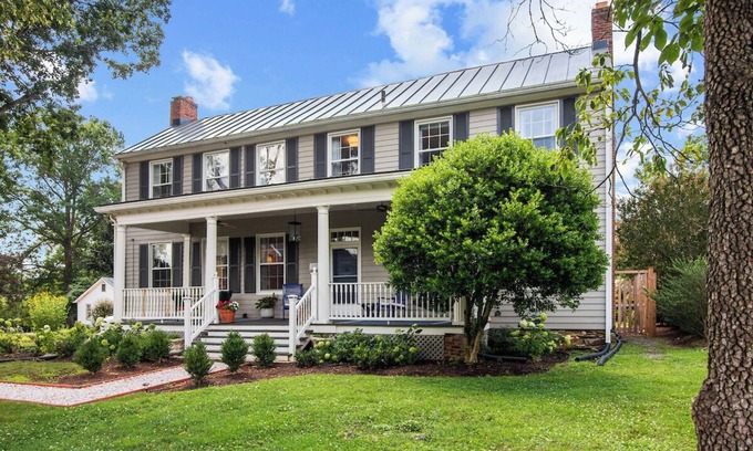 Upperville Casa | Historic spacious home in the heart of Upperville, VA