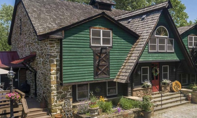 Blue Ridge Casa | Historic Stone Barn – Perfect for Gatherings!