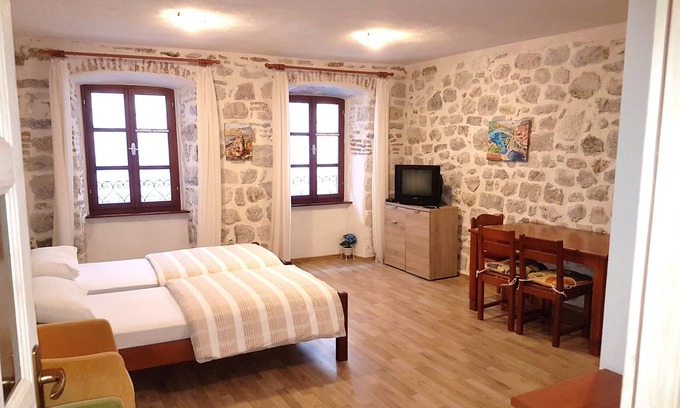 Kotor Old Town Apartamento | Historic Stone House