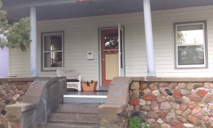 Cheyenne Casa | Histórico Stone Porch House - ¡A solo 5 minutos del centro!