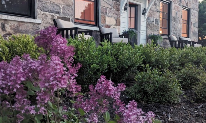 West Perth Otro | Historic Stonehouse with Hot tub & Fire Pit