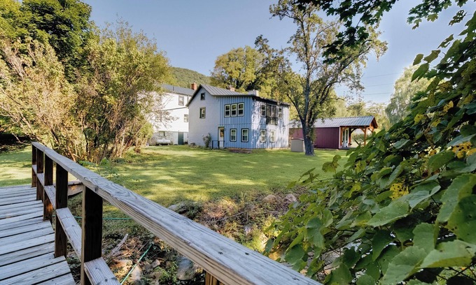 Warm Springs Cabaña | Historic Streamside Cottage in Village of Warm Springs