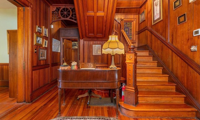 Candler Apartamento | Historic Suite w/ Private Bathroom-Engadine Inn and Cabins "Breakfast Included"