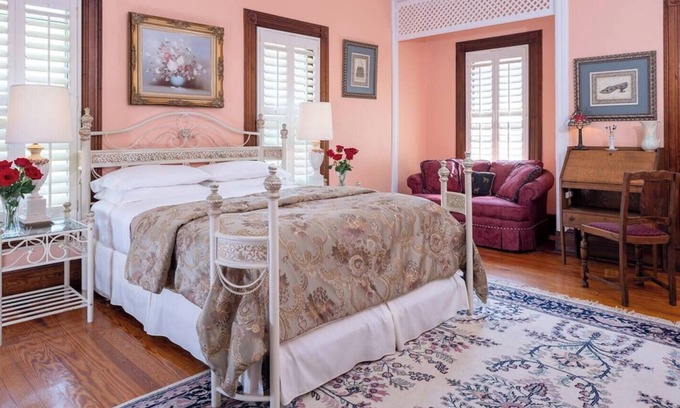 Candler Apartamento | Historic Suite w/ Private Bathroom-Engadine Inn and Cabins "Breakfast Included"