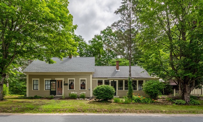 Sutton Casa | Historic Sunapee Home- Hike/Stroll/Lake/Ski/Work