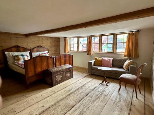 Brunnadern Casa | Historic Swiss Room in Guesthouse Rosalie
