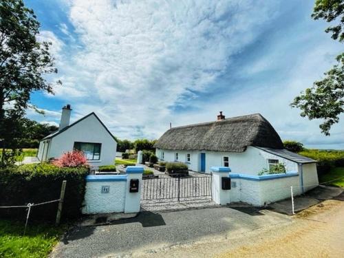 Tullaroan Casa | Historic Thatched Cottage Getaway in Kilkenny